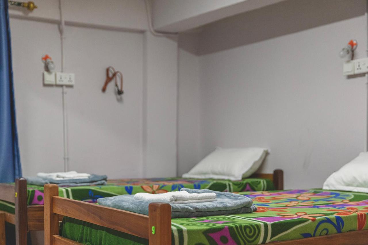 African Vibrations Hostel Osu Accra Extérieur photo